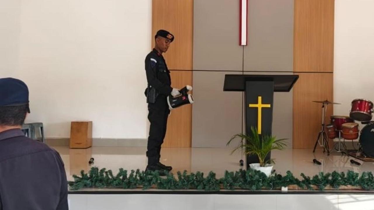 Brimob Sultra Pastikan Keamanan, Lakukan Sterilisasi Gereja Jelang Paskah 2026 di Kendari