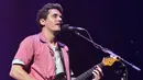 Selasa (24/10/2017), John Mayer membuat tulisan di akun Twitternya dan mengungkapkan keputusannya untuk membebaskan diri dari belenggu minum-minuman beralkohol. (AFP/Suzane Cordeiro)