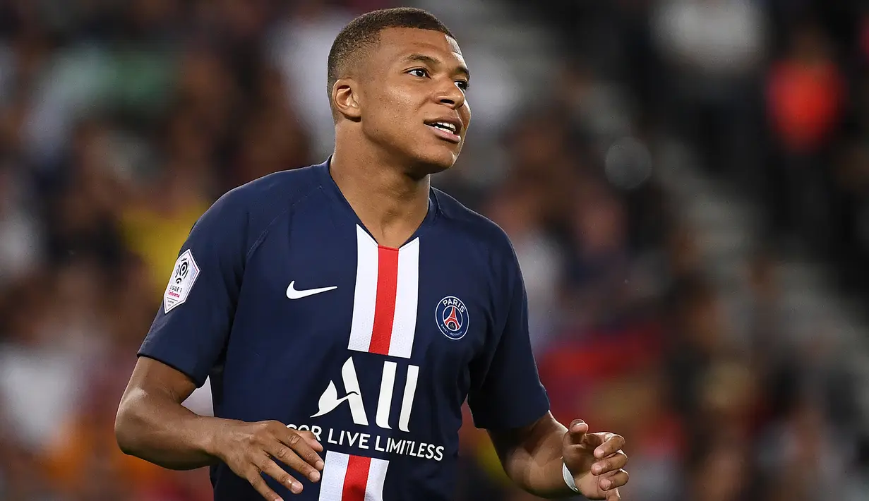 2. Kylian Mbappe - PSG melabuhkan Kylian Mbappe dari Monaco dengan nilai transfer 135 juta euro. (AFP/Franck Fife)