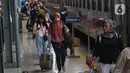 Manager Humas Daop 1 Jakarta Ixfan Hendriwintoko menyampaikan bahwa ramainya penumpang hari ini masih didominasi oleh penumpang yang datang ke Jakarta. (Liputan6.com/Angga Yuniar)