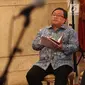 Menteri Keuangan Sri Mulyani (kiri) dan Kepala Bappenas Bambang Brodjonegoro menyimak arahan Presiden Joko Widodo atau Jokowi saat Sidang Kabinet Paripurna di Istana Negara, Jakarta, Senin (9/4). (Liputan6.com/Angga Yuniar)