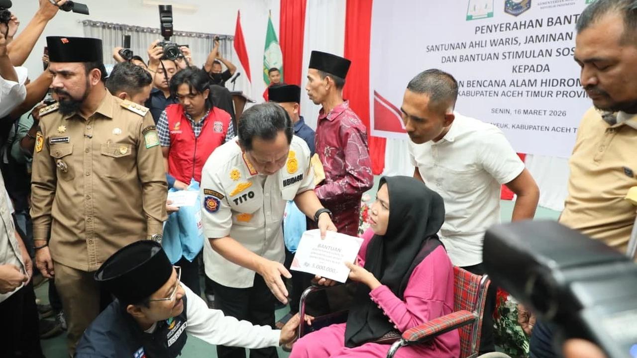 Kasatgas Tito pada Penyerahan Bantuan Pemerintah untuk Penanganan Korban Bencana Alam di Wilayah Sumatera di Pendopo Bupati Aceh Timur, Aceh, Senin (16/3/2026).