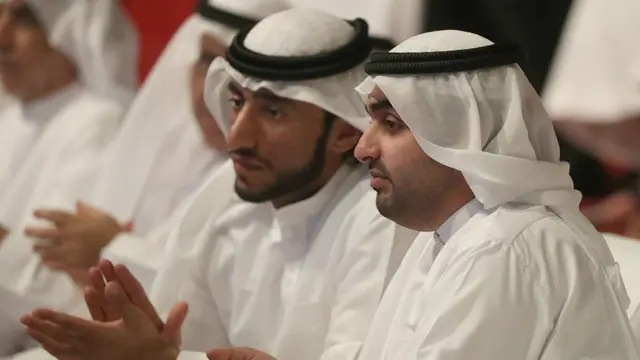 Pangeran Syekh Rashid bin Hamad al-Sharqi (kanan), anak dari Emir Fujairah, Syekh Hamad bin Mohammed Al Sharqi. Fujairah merupakan satu dari tujuh emirat yang membentuk federasi Uni Emirat Arab. (AFP PHOTO via The New York Times)