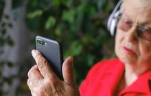 Smartphone Tak Selalu Buruk, Justru Lindungi Lansia dari Demensia