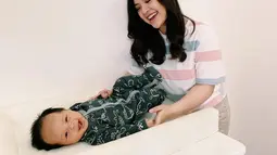 Tasya kerap membagikan momen manisnya bersama sang anak. Momen-momen yang diunggah pun banyak menarik perhatian dan menuai pujian dari netizen. (Liputan6.com/IG/tasyakamila)