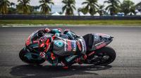 Pembalap Yamaha Petronas Sepang Racing Team, Fabio Quartararo saat latihan bebas pertama (FP1) MotoGP Malaysia di Sirkuit Sepang, Jumat (1/11/2019). Fabio Quartararo menjadi yang tercepat pada FP1 MotoGP Malaysia dengan catatan waktu 1 menit 59,0237 detik. (Mohd RASFAN/AFP)