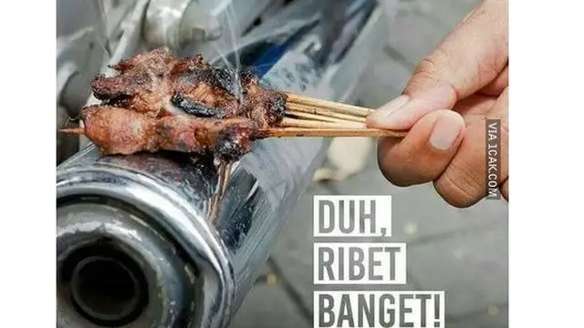 6 Potret Orang Makan Sate Ini Nyeleneh Banget, Bikin Tepuk Jidat
