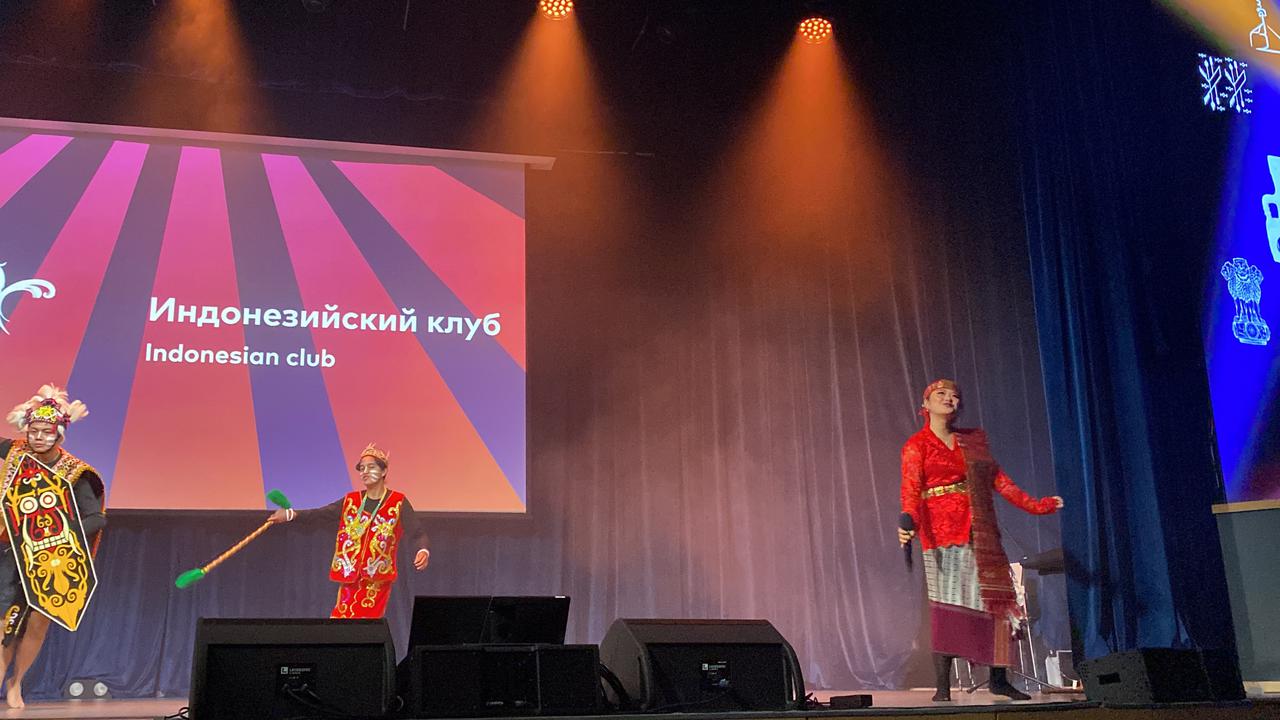 VIDEO: Pelajar Indonesia Tampilkan Tarian Medley Khas Nusantara di Unity Festival Rusia