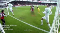 Video highlights kemelut yang dibuat pemain Ingolstadt berujung gol dan membuat pelatihnya heran akan gol tersebut.