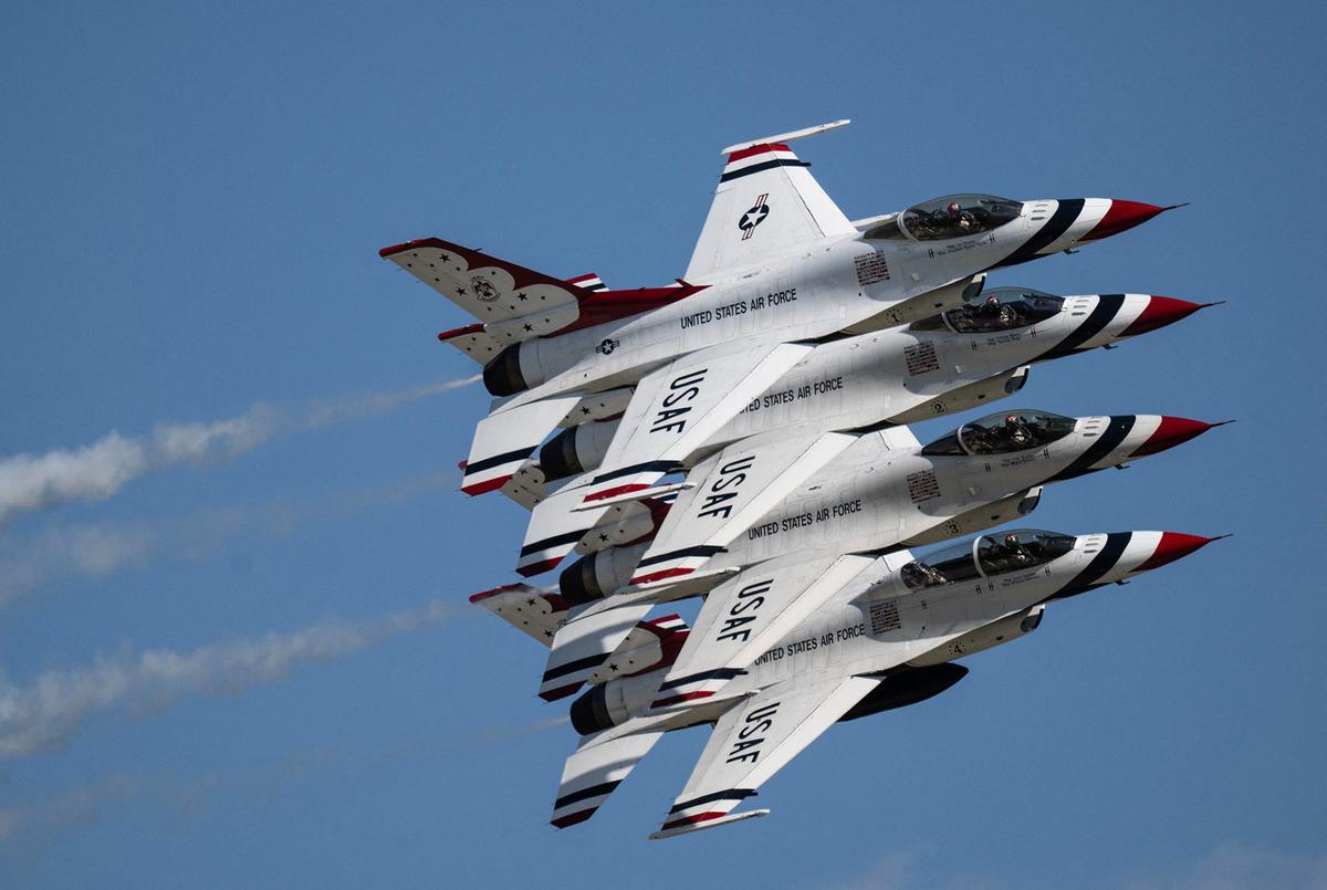 FOTO: Aksi Thunderbirds AU AS Hibur Penonton di Langit Maryland