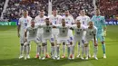 Para pemain starting XI Timnas Slovakia berfoto bersama jelang dimulainya laga Grup E Euro 2024 menghadapi Timnas Belgia di Waldstadion, Frankfurt, Jerman, Senin (17/6/2024). (AP Photo/Darko Vojinovic)