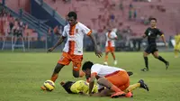 Victor Pae dikabarkan sudah meminta izin Pusamania Borneo FC untuk kembali ke Persipura. (Bola.com/Robby Firly)