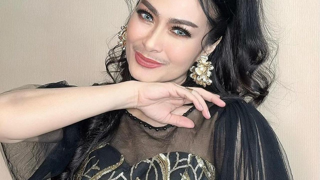 6. Iis Dahlia (18.9 Juta Pengikut)