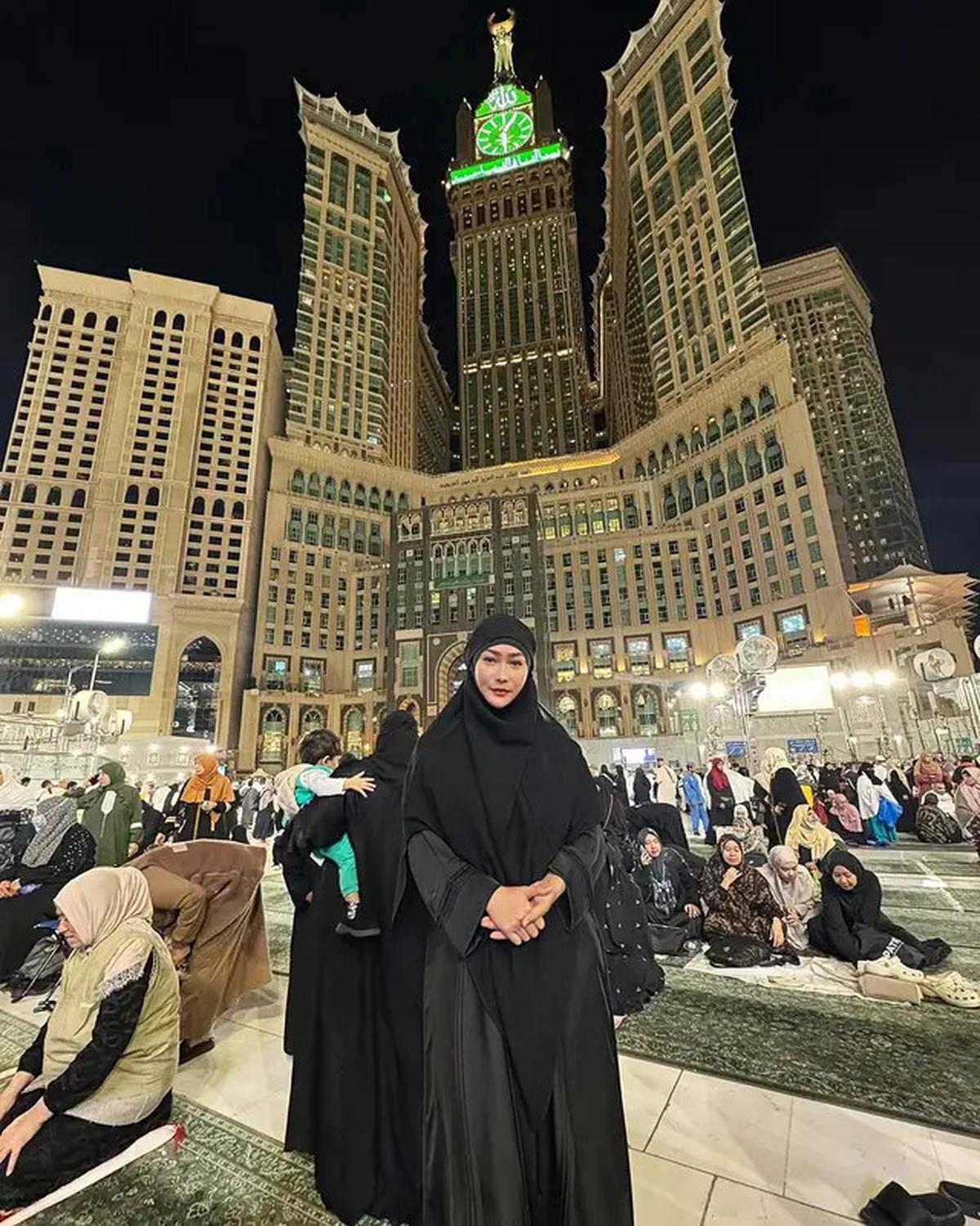 7 Artis Umrah Jelang Puasa Ramadhan 2025, Sintya Mariska Berdoa Hadiahi Ibu Cucu