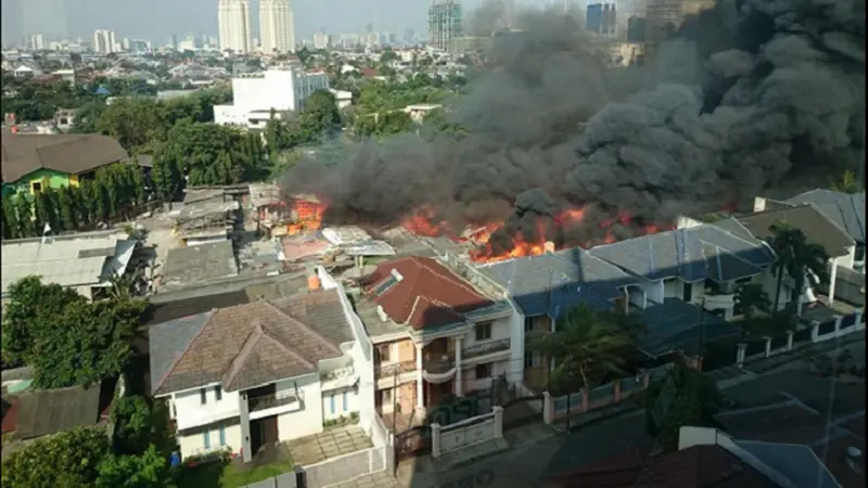 Kebakaran di Kedoya Diduga Berasal dari Rumah Bedeng