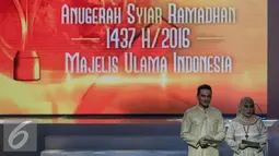 Suasana malam Anugerah Syiar Ramadhan (ASR) di Jakarta, Sabtu (13/8). ASR memberikan penghargaan kepada stasiun televisi yang memuat siaran dakwah terbaik selama Ramadan 1437 H. (Liputan6.com/Faizal Fanani)