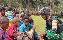 Satgas Yonif 511/DY Sukses Gelar Program Makan Bergizi Gratis ke-20 untuk Warga Tima, Pererat Kemanunggalan TNI