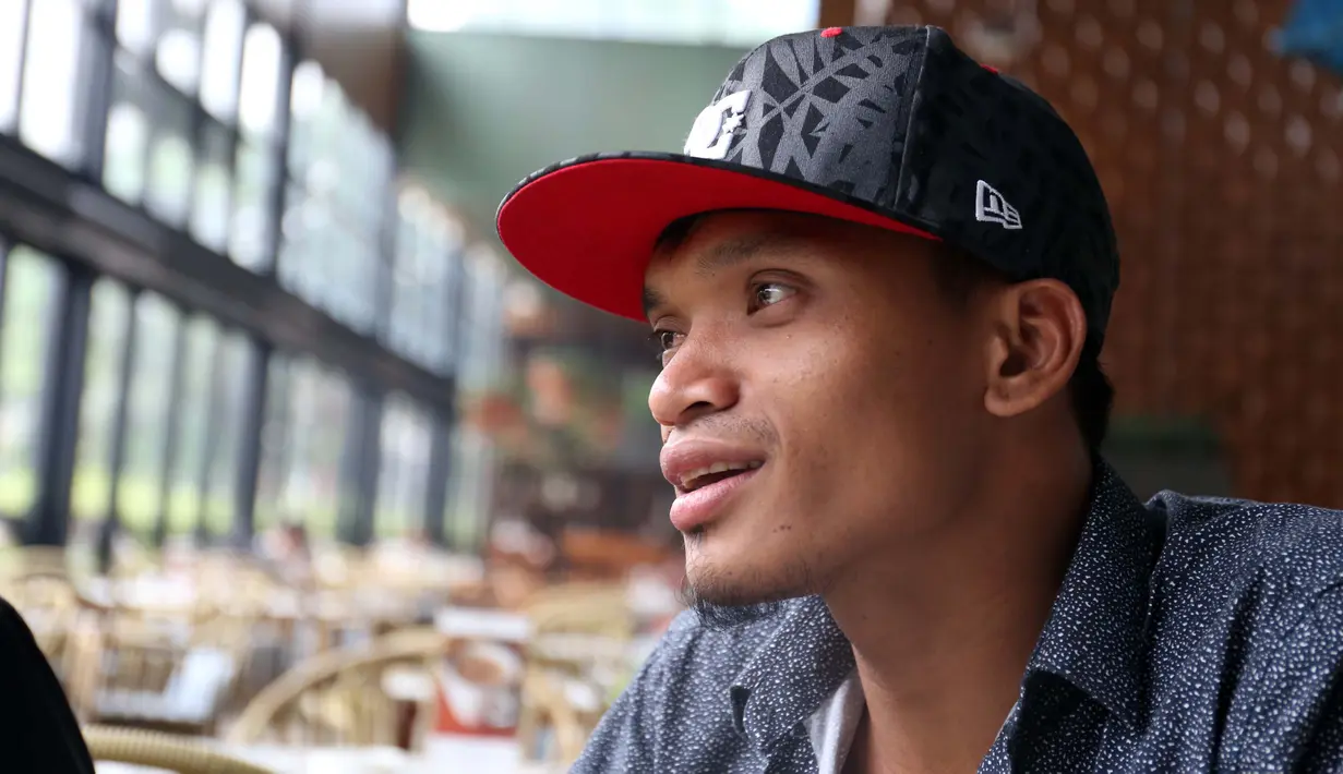 Pemain Sriwijaya FC, Ferdinand Sinaga usai menjalani sidang Komisi Disiplin di Hotel Century, Senayan. Jakarta, Jumat (4/12/2015). (Bola.com/Nicklas Hanoatubun)