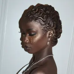 Penampilan Anok Yai di ajang Met Gala sukses menjadi salah satu look paling mencuri perhatian tahun ini. [@worshipmina].
