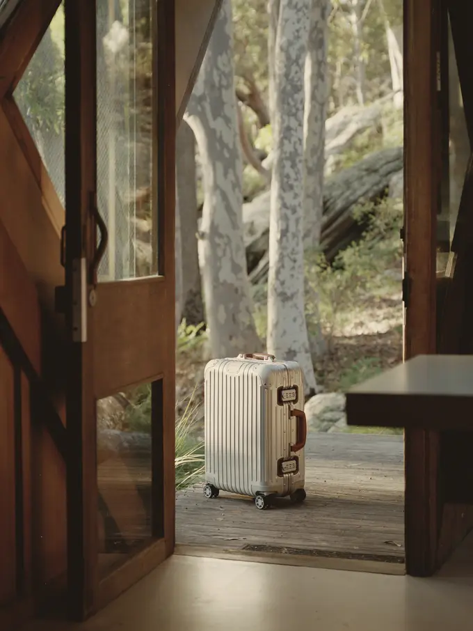 Menikmati Staycation dengan Transformasi Koper Bergaya Elegan dan Kokoh