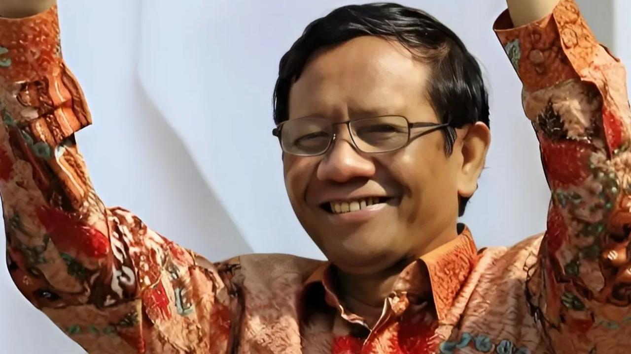 Jika benar peretasan itu dilakukan oleh oknum-oknum tertentu, dia berharap kedepannya KPU RI, agar melakukan perbaikan sistem informasi agar peretasan tidak mudah dilakukan.<br>