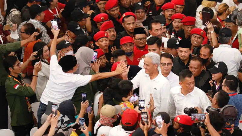 Bakal calon presiden PDI Perjuangan, Ganjar Pranowo melanjutkan lawatannya di Provinsi Banten.