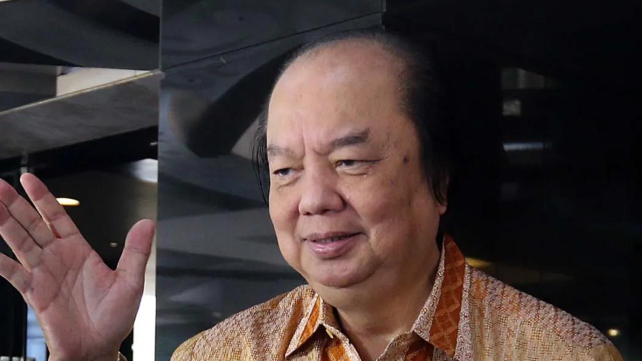 Momen Miliarder Dato Sri Tahir Suapi Ibu Sambil Izin Bangun Rumah Sakit di IKN