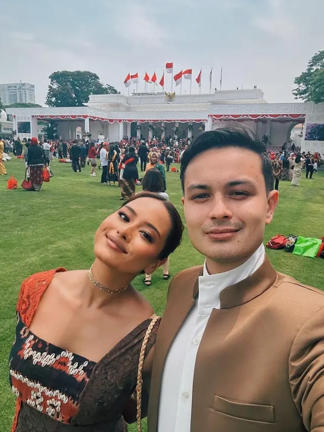 Artis Upacara di Istana Merdeka