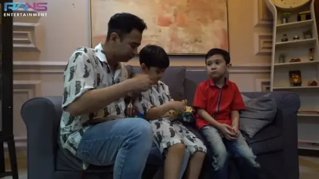 6 Momen Pertemuan Rafathar dengan Kembarannya yang Viral, Bak Pinang Dibelah Dua