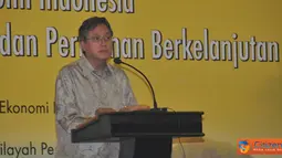 Citizen6, Ternate: Sekjen KKP Gellwynn Jusuf menyampaikan sambutan pada pembukanan Seminar Percepatan Pembangunan Ekonomi Indonesia menuju Industrialisasi Kelautan dan Perikanan di Ternate Provinsi Maluku Utara,
Rabu (12/9). (Pengirim: Efrimal Bahri).