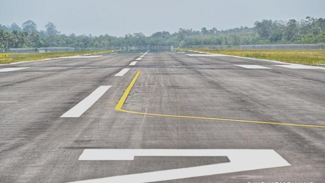 Menteri Perhubungan (Menhub) Budi Karya Sumadi meninjau kesiapan Bandar Udara Mentawai, Selasa (24/10/2023). Bandara Mentawai akan diresmikan Presiden Joko Widodo  Rabu besok. (Dok Kemenhub)