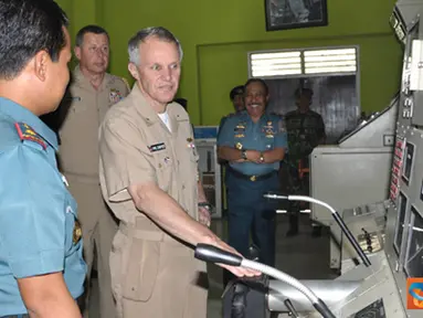 Citizen6, Surabaya: Usai diterima Dankobangdikal, rombongan meninjau langsung Sekasel yang berada di bawah Pusdiksus Komando Pendidikan Operasi Laut. (Pengirim: Penkobangdikal).