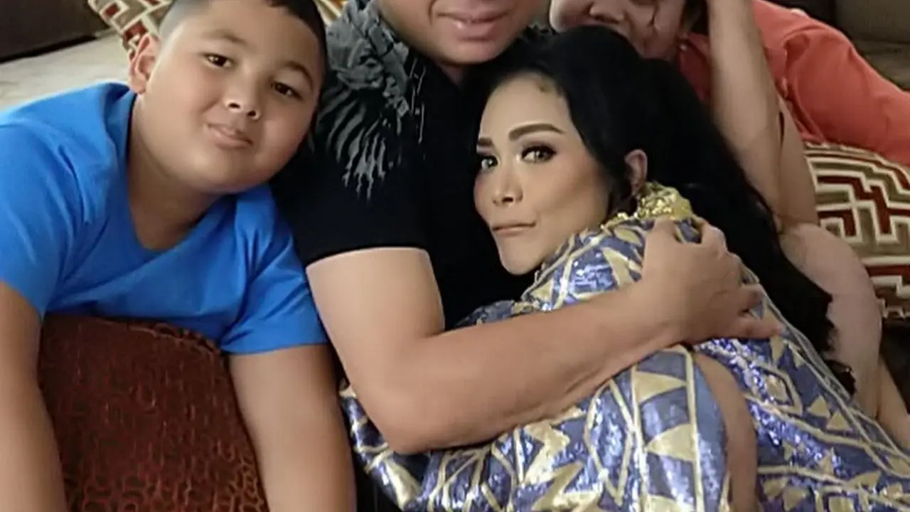 [Fimela] Krisdayanti dan Raul Lemos