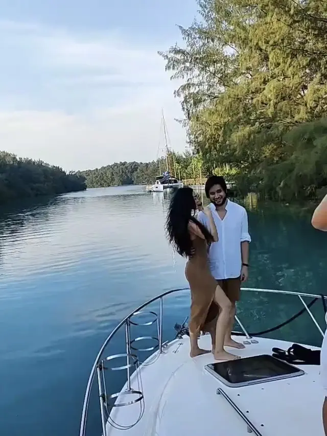 Momen Liburan Kevin Aprilio di Kepulauan Seribu, Tampil Macho dengan Brewok. (Sumber: Instagram/kevinaprilio)