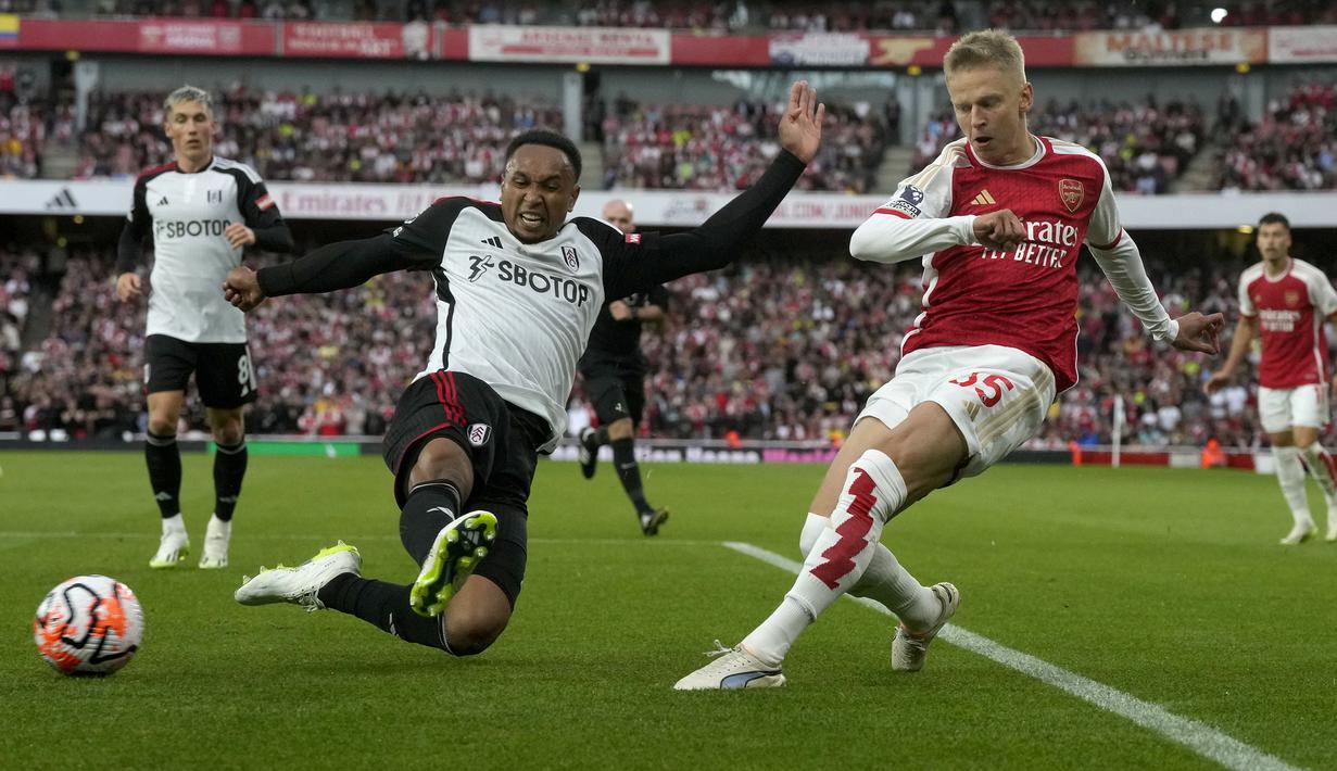 Oleksandr Zinchenko didatangkan Manchester City berbarengan dengan kedatangan Pep Guardiola pada awal musim 2016/2017. Ia langsung dipinjamkan selama semusim ke PSV Eindhoven. Pada awal musim 2022/2023 ia meninggalkan Etihad Stadium untuk bergabung dengan Arsenal hingga kini dengan mahar senilai 35 juta euro. (AP Photo/Frank Augstein)