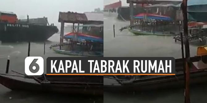 VIDEO: Detik-Detik Kapal Tongkang Tabrak Rumah Warga