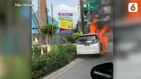 Sebuah Toyota Alphard terbakar di Pondok Indah, Jakarta Selatan viral di media sosial.