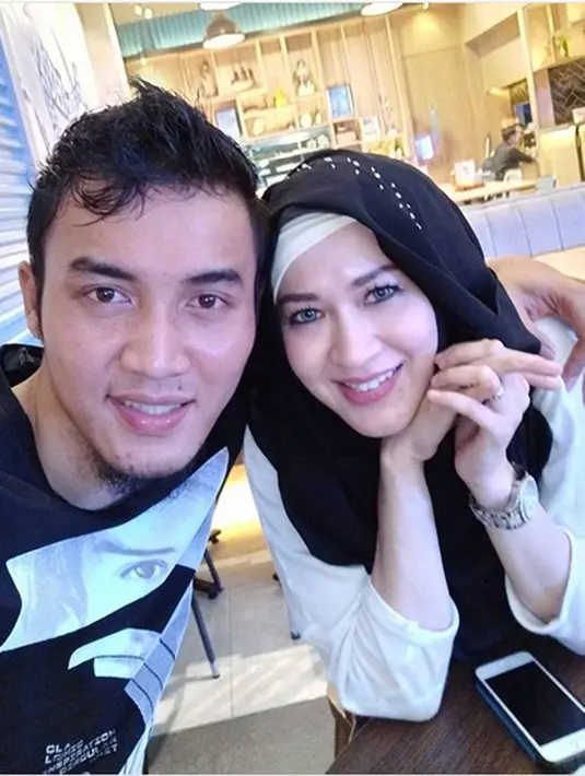 Meski banyak juga komentar negatif, pemeran sinetron Islam KTP itu tak mau memikirkan. Ia hanya menganggap bahwa masih banyak warganet yang perhatian pada buah hatinya tersebut. (Instagram/mrs.gdc13)