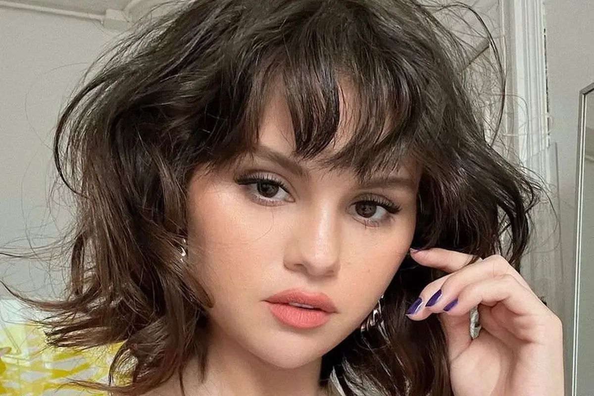 Tampilan Terbaru Selena Gomez dengan Rambut Berponi, Makin Manis