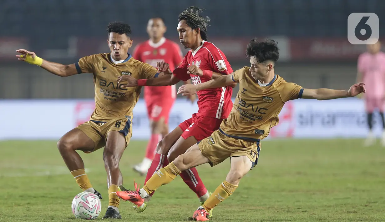 Dewa United beberapa kali nyaris memperbesar keunggulan. (Liputan6.com/Helmi Fithriansyah