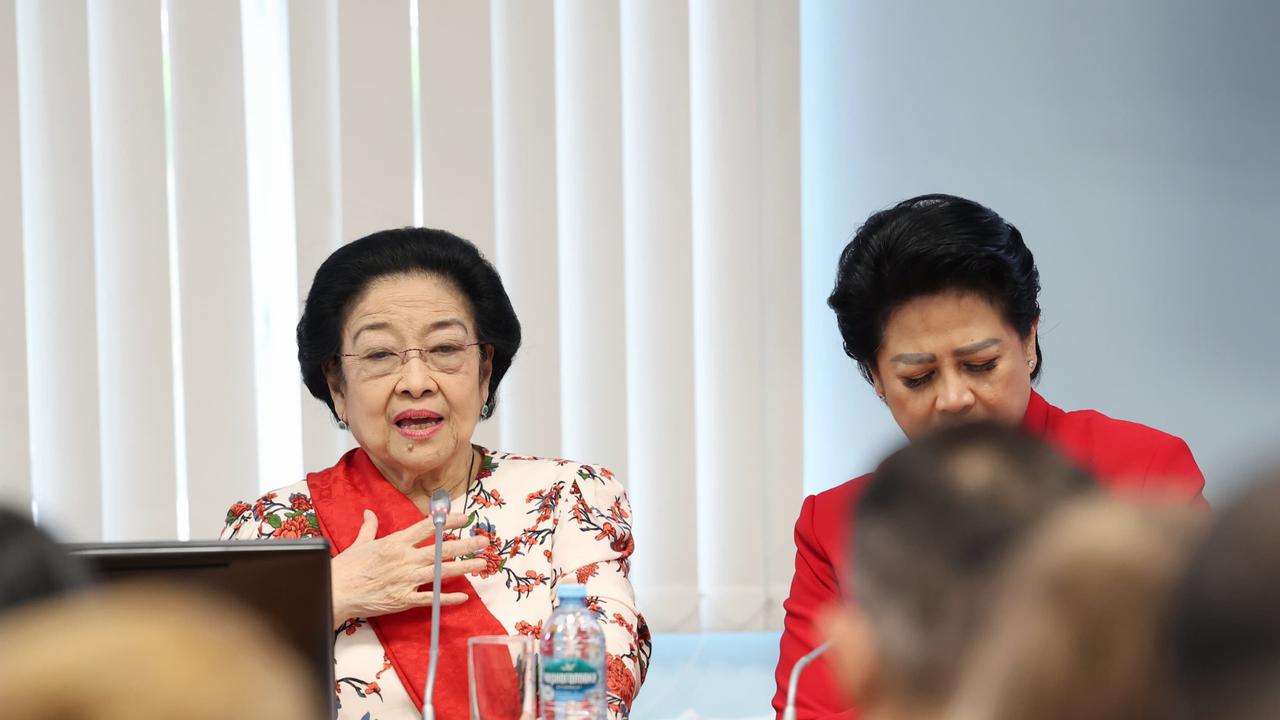 Presiden Kelima RI Megawati Soekarnoputri saat memberikan kuliah umum di Universitas Saint Petersburg, Rusia.