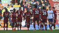 Pemain Liverpool merayakan gol Georginio Wijnaldum (tengah) pada laga Liga Inggris melawan Bournemouth di Anfield, Sabtu (9/2/2019). (AP Photo/Rui Vieira)