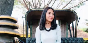 Miqdad mengaku cemburu jika Dinda terlibat adegan mesra dengan lawan mainnya saat berakting.