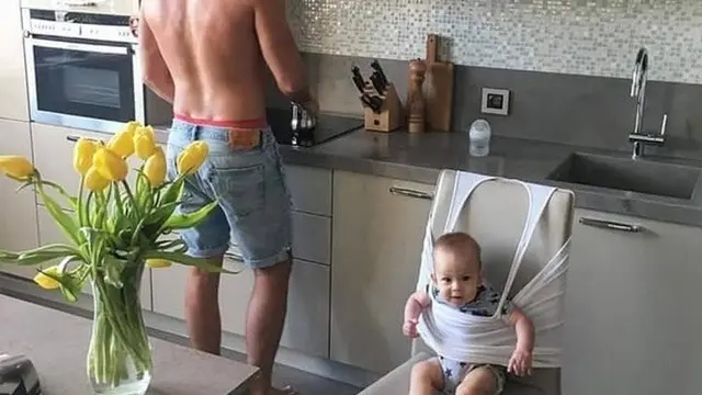 kejeniusan ayah asuh anak (foto: reddit/brightside)