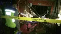 Polisi masih mengejar pemilik bahan petasan yang meledak dan menyebabkan sekitar tujuh rumah rusak di Kebumen, Jawa Tengah. (Foto: Humas Polres Kebumen/Liputan6.com/Muhamad Ridlo)