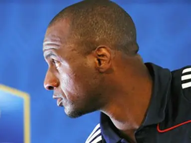Kapten Timnas Prancis, Patrick Vieira dalam konferensi pers pada 4 Juni 2009 di Stadion Gerland, Lyon, jelang partai persahabatan menghadapi Turki. Prancis bersiap untuk laga kualifikasi PD 2010 kontra Kep. Faroe pada 19 August 2009. AFP PHOTO/FRANCK FIFE