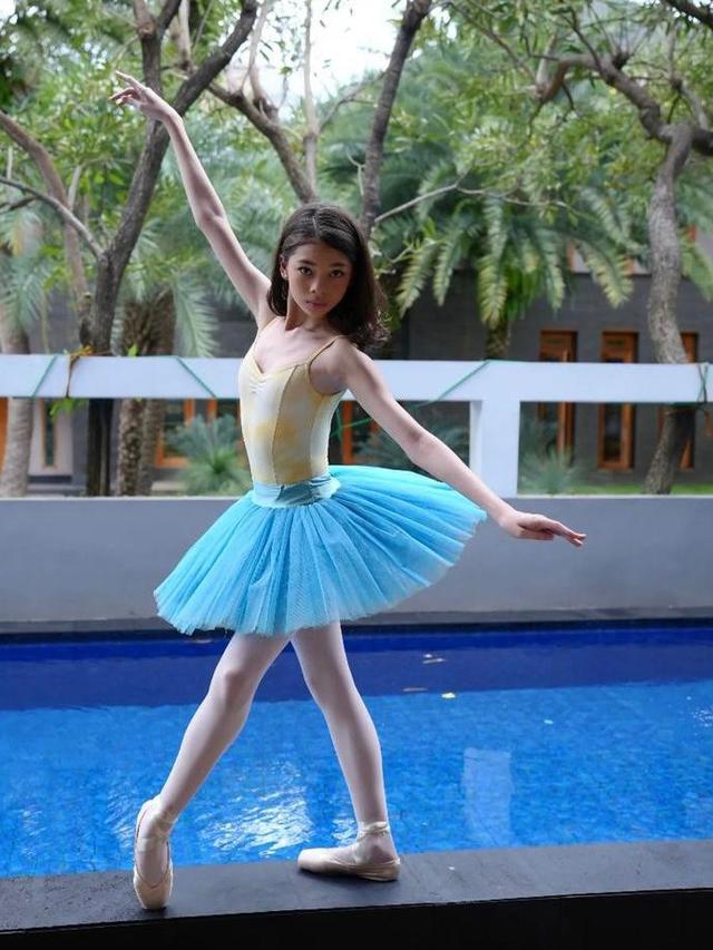 9 Gaya Nada Tarina Putri, Balerina Cantik Anak Angkat Deddy Corbuzier