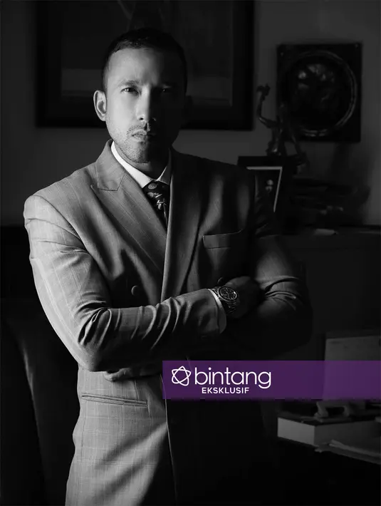 "Saya rasa pada saat adanya problem dan masalah yang menurut kita sulit, kesulitan-kesulitan itu yang akhirnya menjadikan kita dewasa, bijak, dan mencoba mengasah skill yang kita punya." Ujar suami Mita Soedarjo itu. (Adrian Putra/Bintang.com)