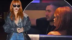 Karim Benzema, striker muslim klub sepakbola Real Madrid tertangkap kamera tengah berduaan dengan penyanyi cantik asal Barbados, Rihanna.