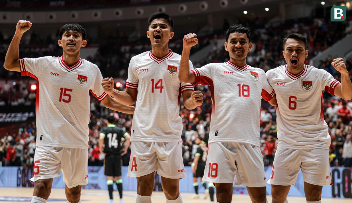 <p>Pemain Timnas Futsal Indonesia merayakan gol yang dicetak oleh Reza Gunawan dalam laga uji coba melawan Australia di Indonesia Arena, Senayan, Jakarta, Sabtu (01/11/2025). (Bola.com/Bagaskara Lazuardi)</p>